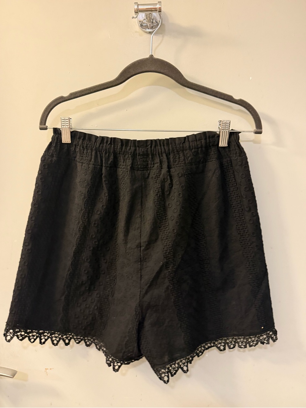 Tyler Boe Black Lace-Trim Elastic Waist Shorts - Picture 3 of 5
